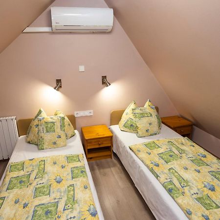 Cecey Apartman Eger Extérieur photo
