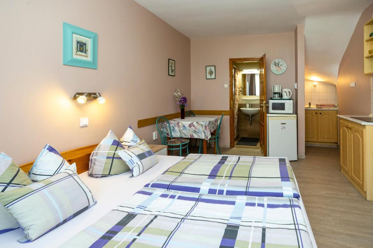 Cecey Apartman Eger Extérieur photo